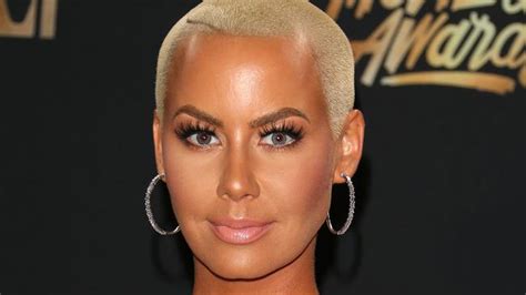 Amber Rose naked: Model posts picture with no pants on to。